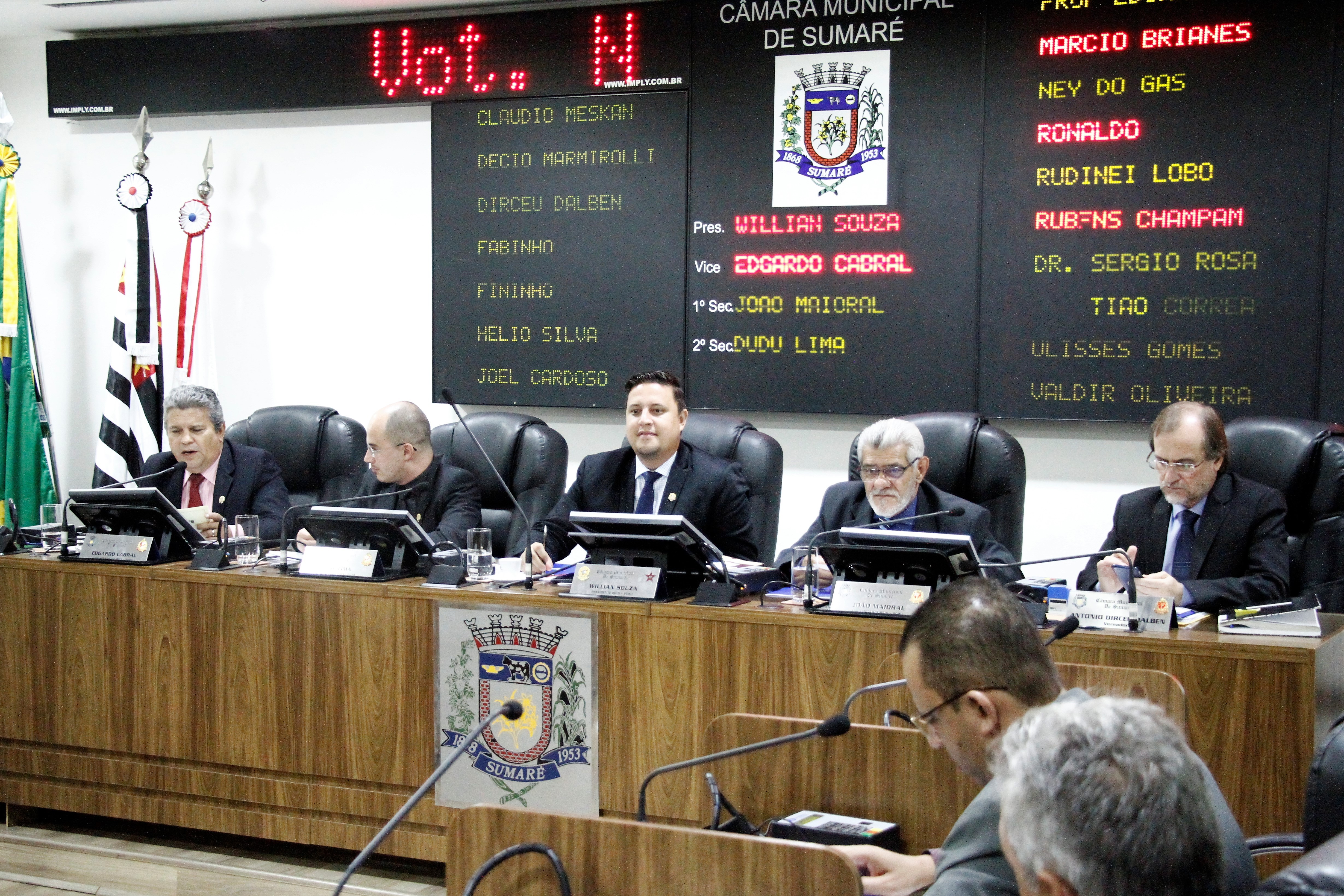 Vereadores votam projeto que garante meia-entrada para jovens de baixa renda